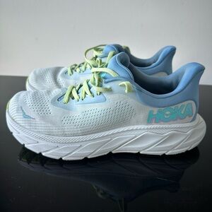 HOKA Arahi 7 Women’s Running Shoes - Blue and White